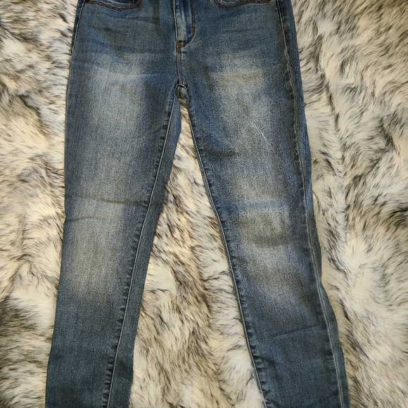 🔴SOLD🔴Guess skinny mid rise jeans - Picture 3 of 3